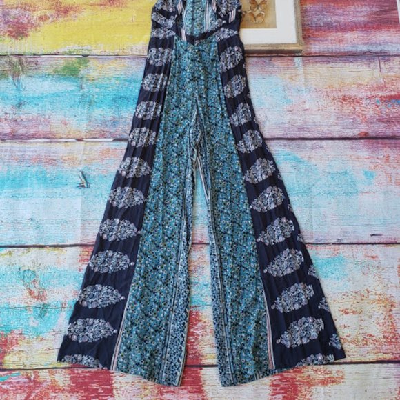 UO Kimchi Blue Floral Keyhole Wide Leg Jumpsuit 4 - Picture 7 of 10